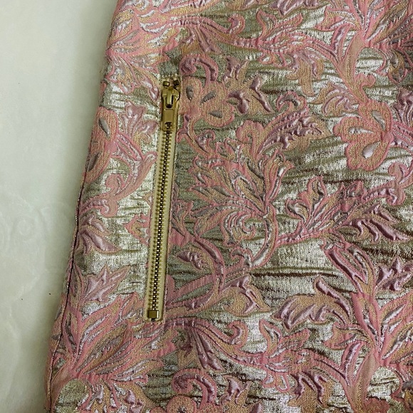 Pink and gold jacquard shorts - Picture 3 of 6